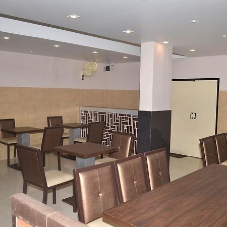 Hotel Sapphire Junagadh Eksteriør bilde