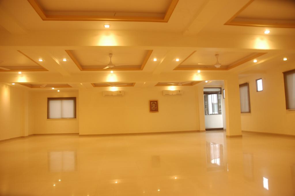 Hotel Sapphire Junagadh Eksteriør bilde