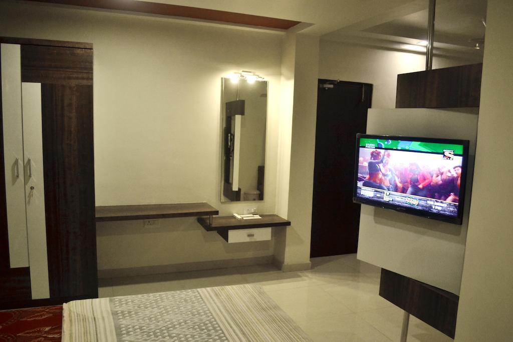 Hotel Sapphire Junagadh Eksteriør bilde