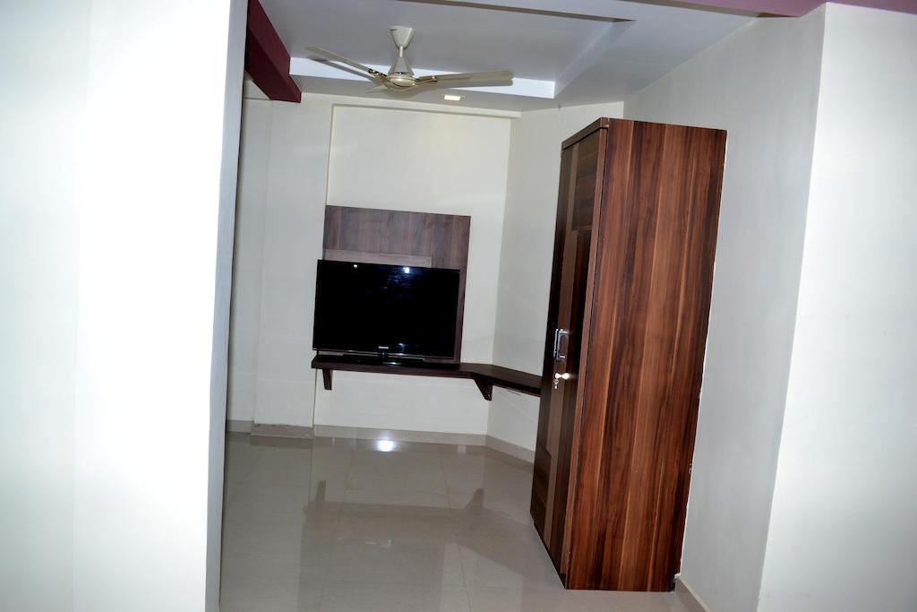 Hotel Sapphire Junagadh Eksteriør bilde