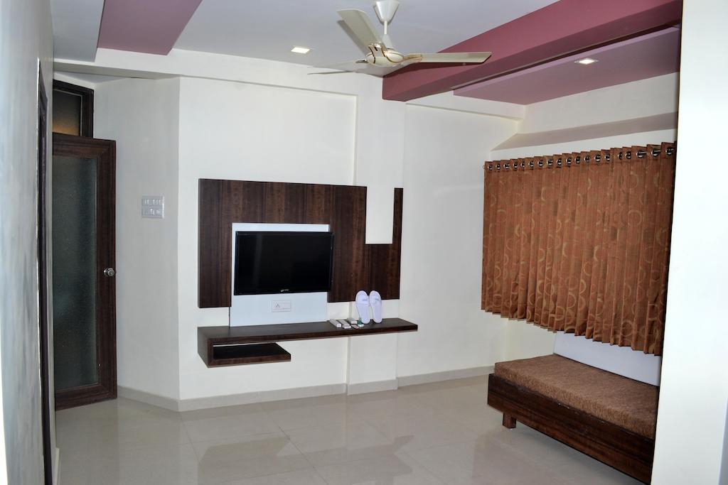 Hotel Sapphire Junagadh Eksteriør bilde
