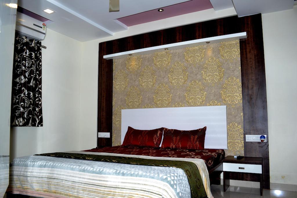Hotel Sapphire Junagadh Eksteriør bilde