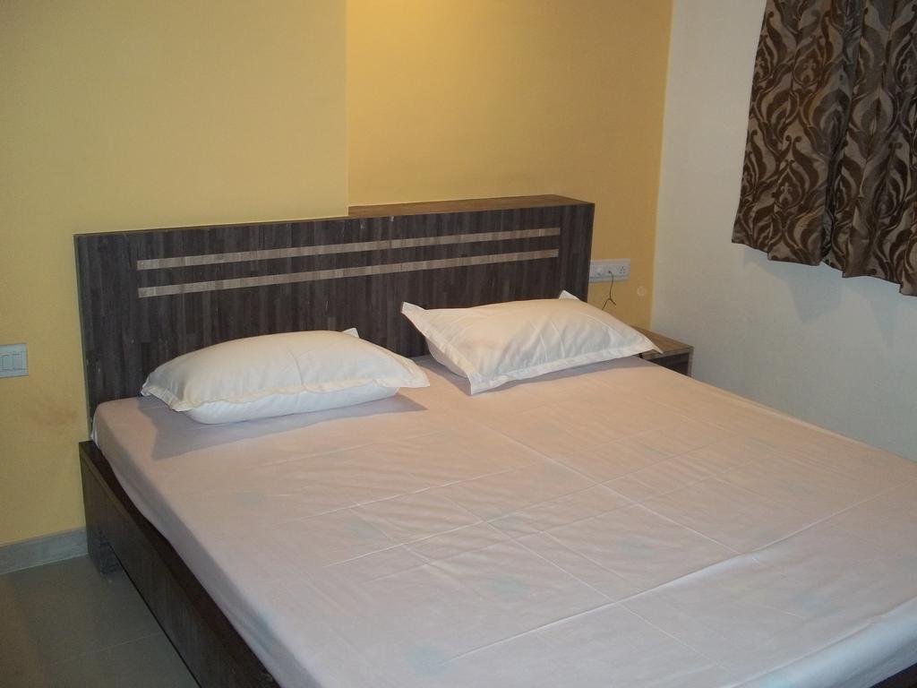 Hotel Sapphire Junagadh Eksteriør bilde