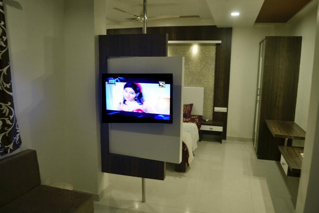 Hotel Sapphire Junagadh Eksteriør bilde