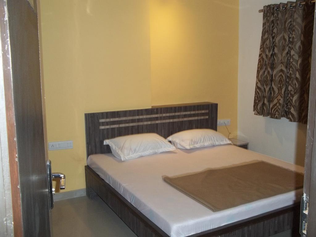 Hotel Sapphire Junagadh Eksteriør bilde