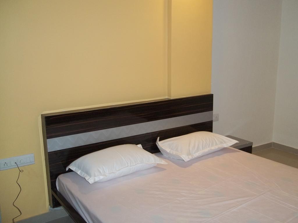 Hotel Sapphire Junagadh Eksteriør bilde