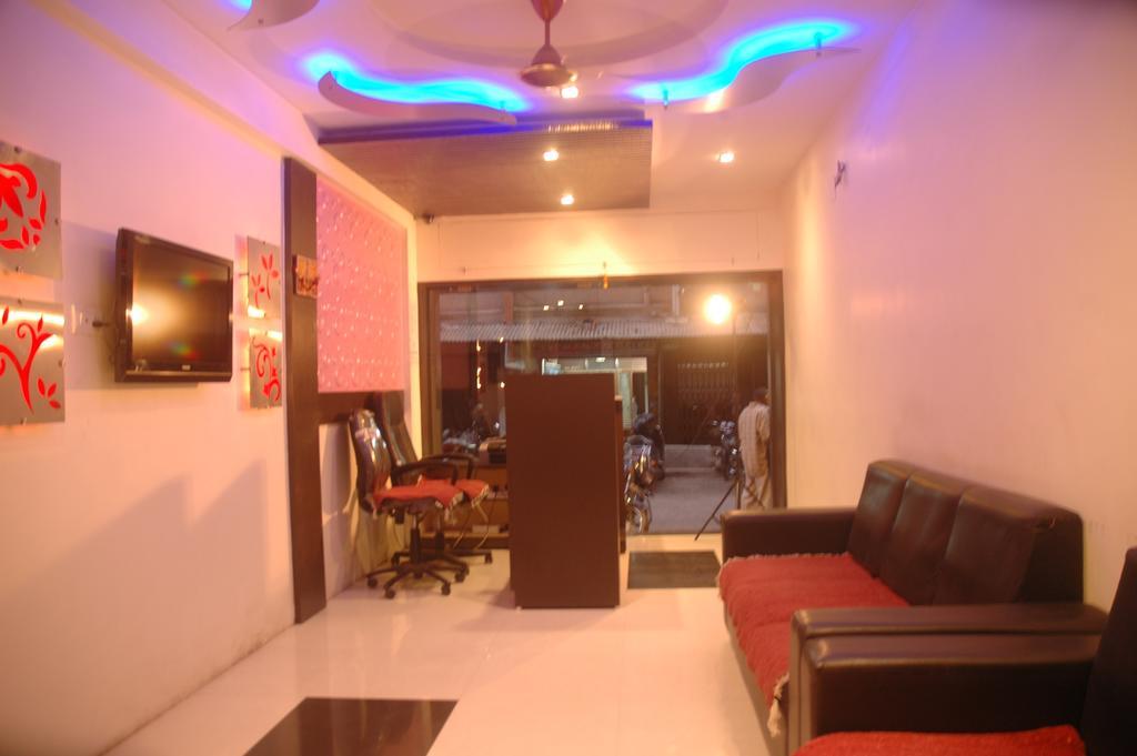 Hotel Sapphire Junagadh Eksteriør bilde