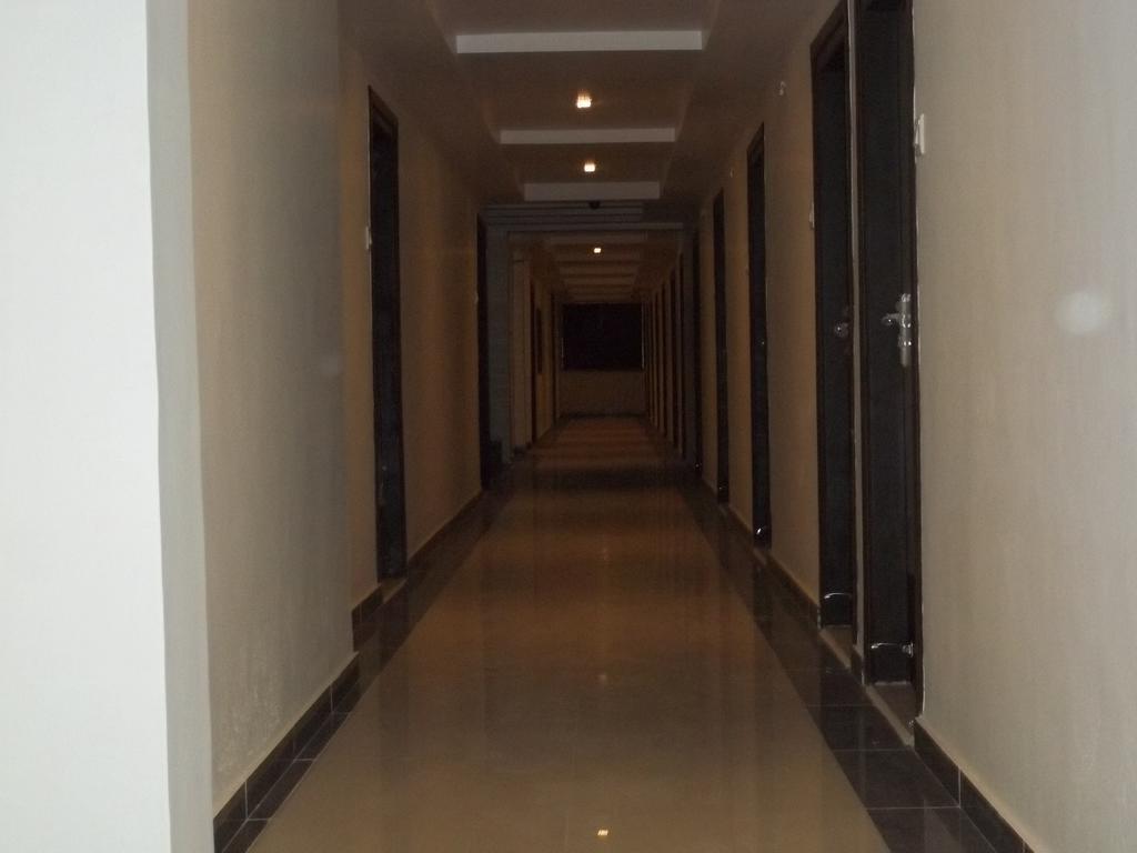 Hotel Sapphire Junagadh Eksteriør bilde