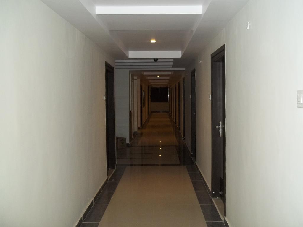 Hotel Sapphire Junagadh Eksteriør bilde
