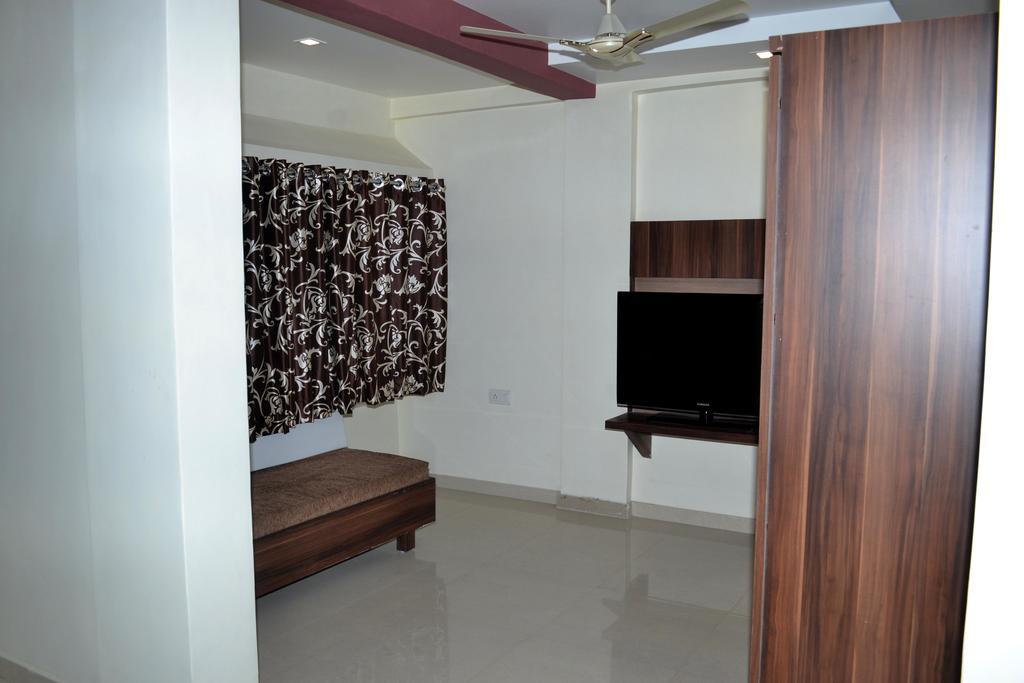 Hotel Sapphire Junagadh Eksteriør bilde