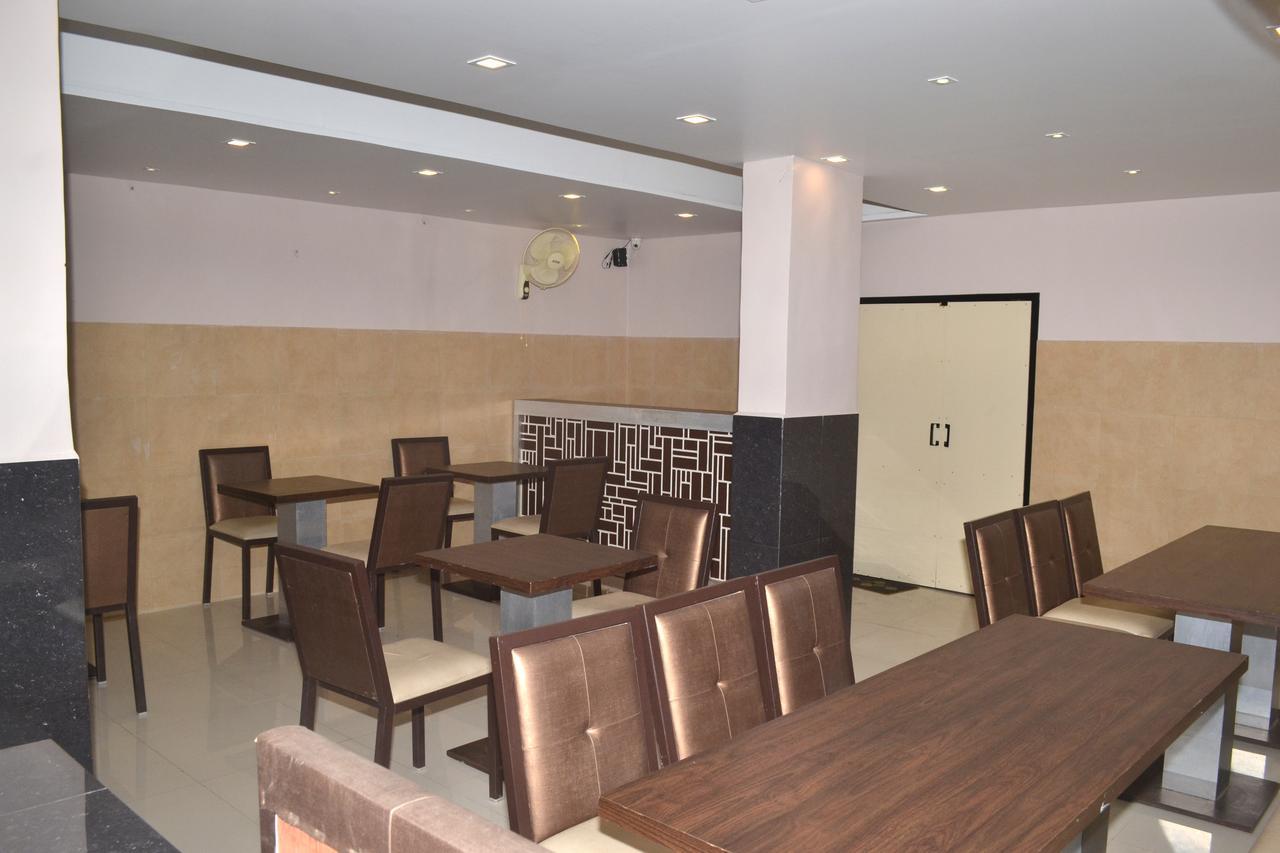 Hotel Sapphire Junagadh Eksteriør bilde