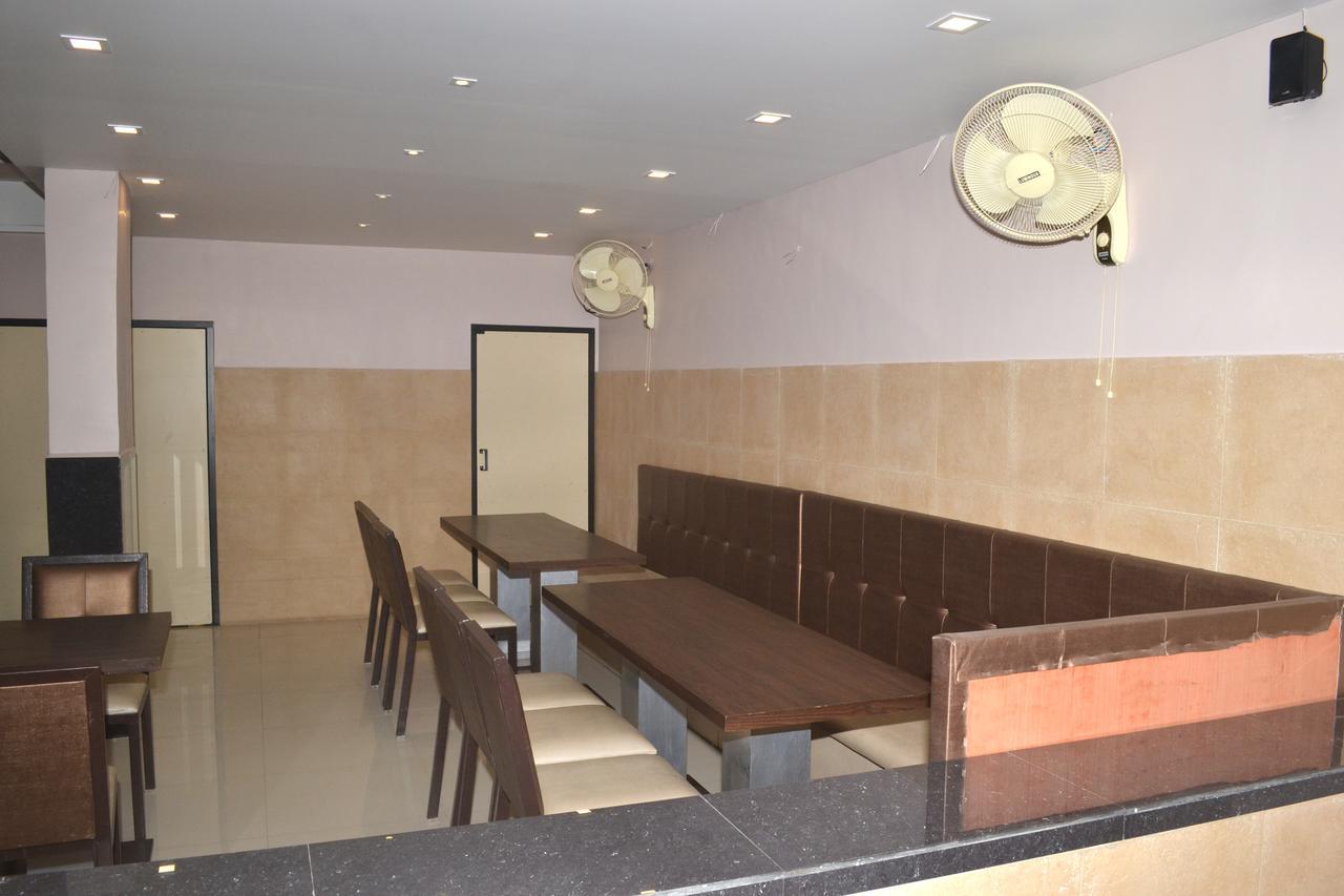 Hotel Sapphire Junagadh Eksteriør bilde