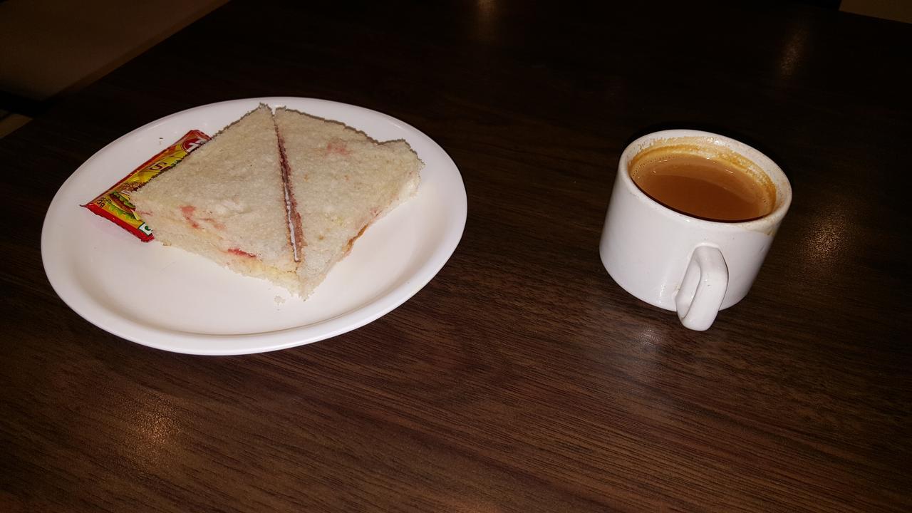 Hotel Sapphire Junagadh Eksteriør bilde