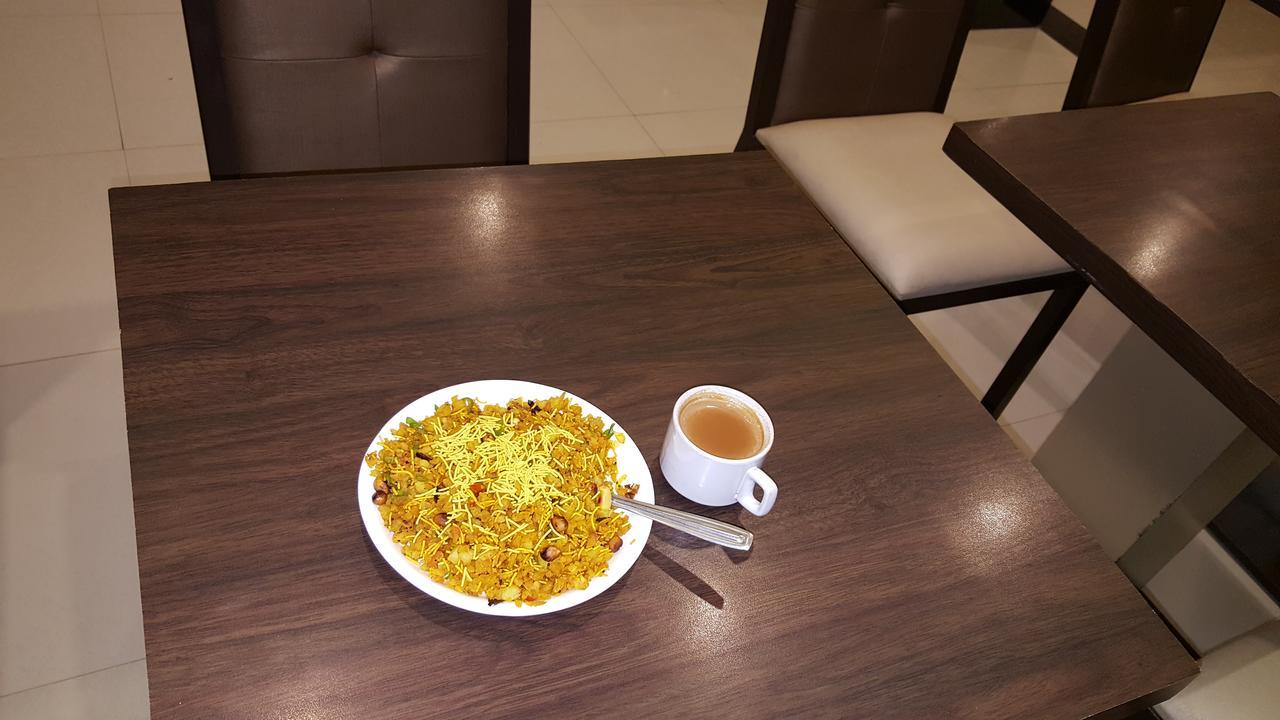 Hotel Sapphire Junagadh Eksteriør bilde