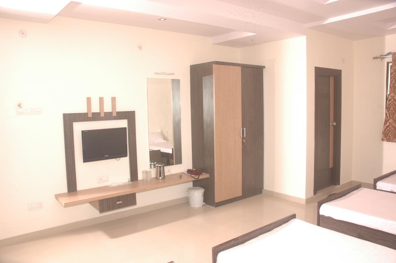 Hotel Sapphire Junagadh Eksteriør bilde