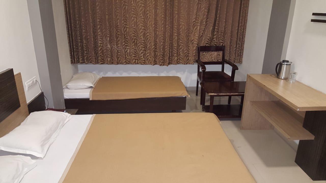Hotel Sapphire Junagadh Eksteriør bilde
