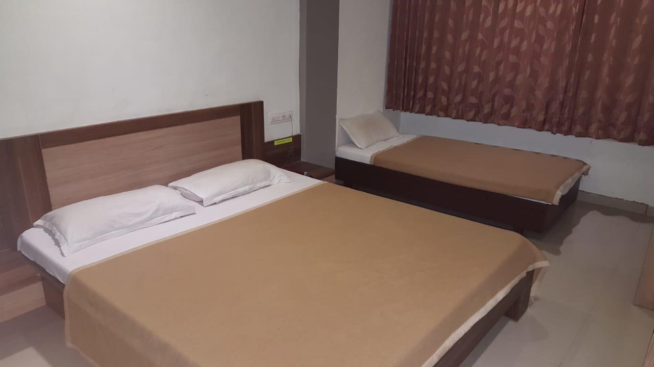 Hotel Sapphire Junagadh Eksteriør bilde