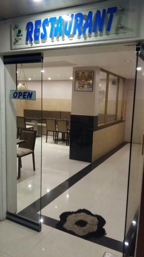 Hotel Sapphire Junagadh Eksteriør bilde